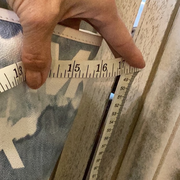 Michael Kors LIKE NEW Jet Set Traveler, Ret. $368 - Picture 10 of 11